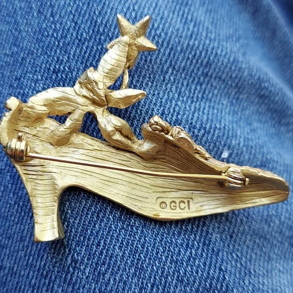 Goldtone vintage shoe shaped marked brooch lot - Picture 3 of 5